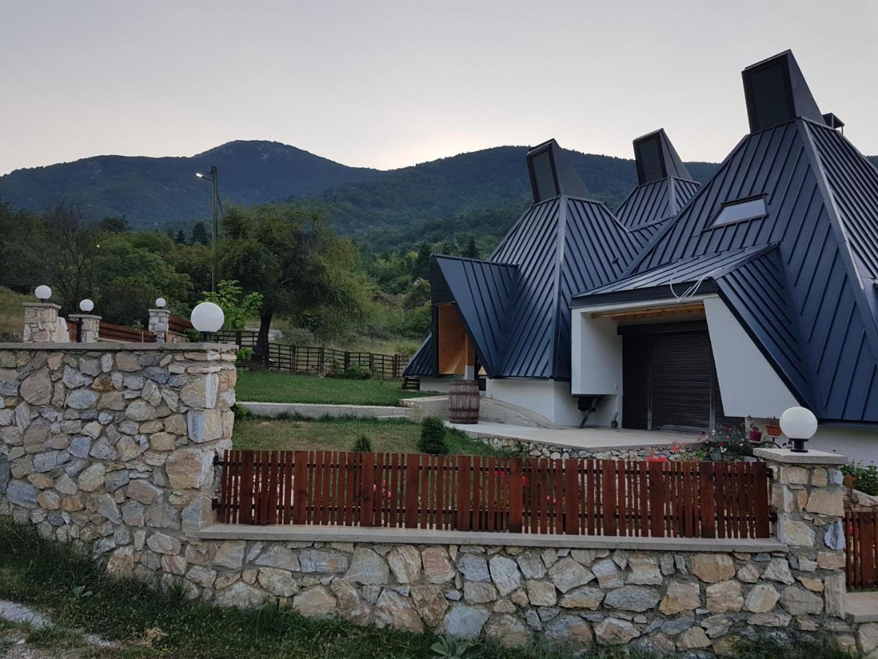 Vila Piramida Bitola Luaran gambar
